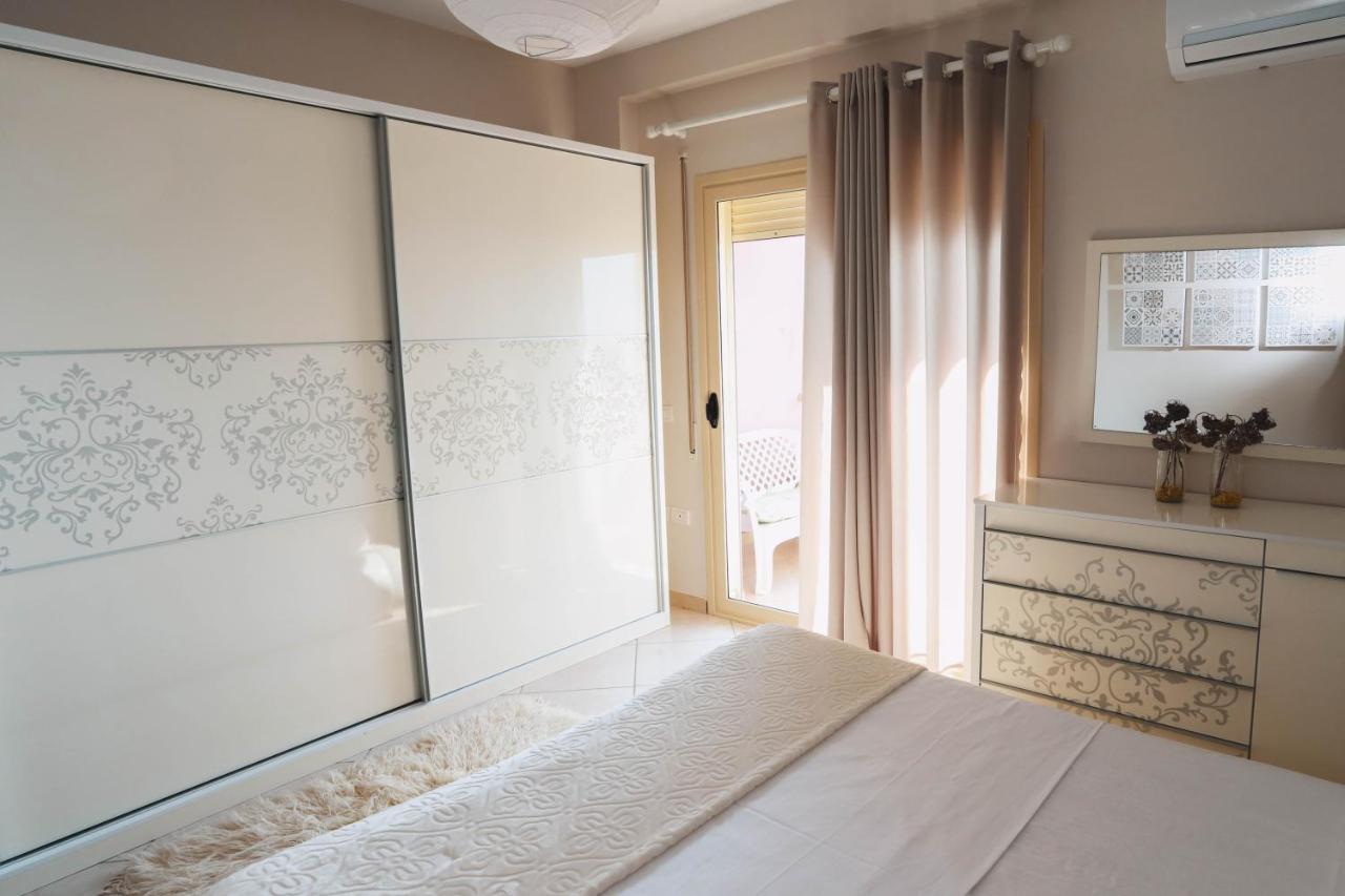 Large Apartment Near The Seaside Boulevard Lungomare Vlorë Exteriör bild